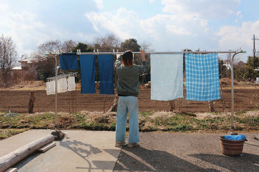 JOURNAL>> 海に落とす、藍染のひとしずく。：藍染師 品田彩来