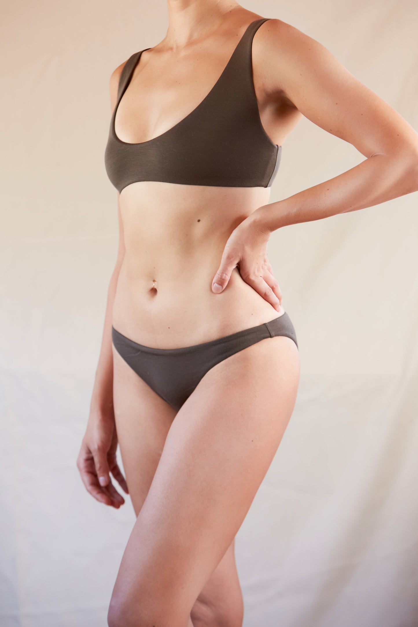 Natural Holdy Bra & Shorts OLV