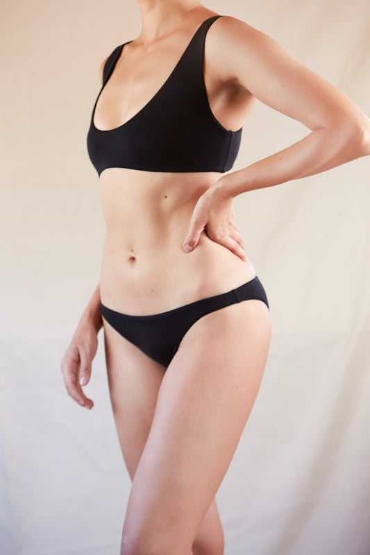 Natural Holdy Bra & Shorts BLK