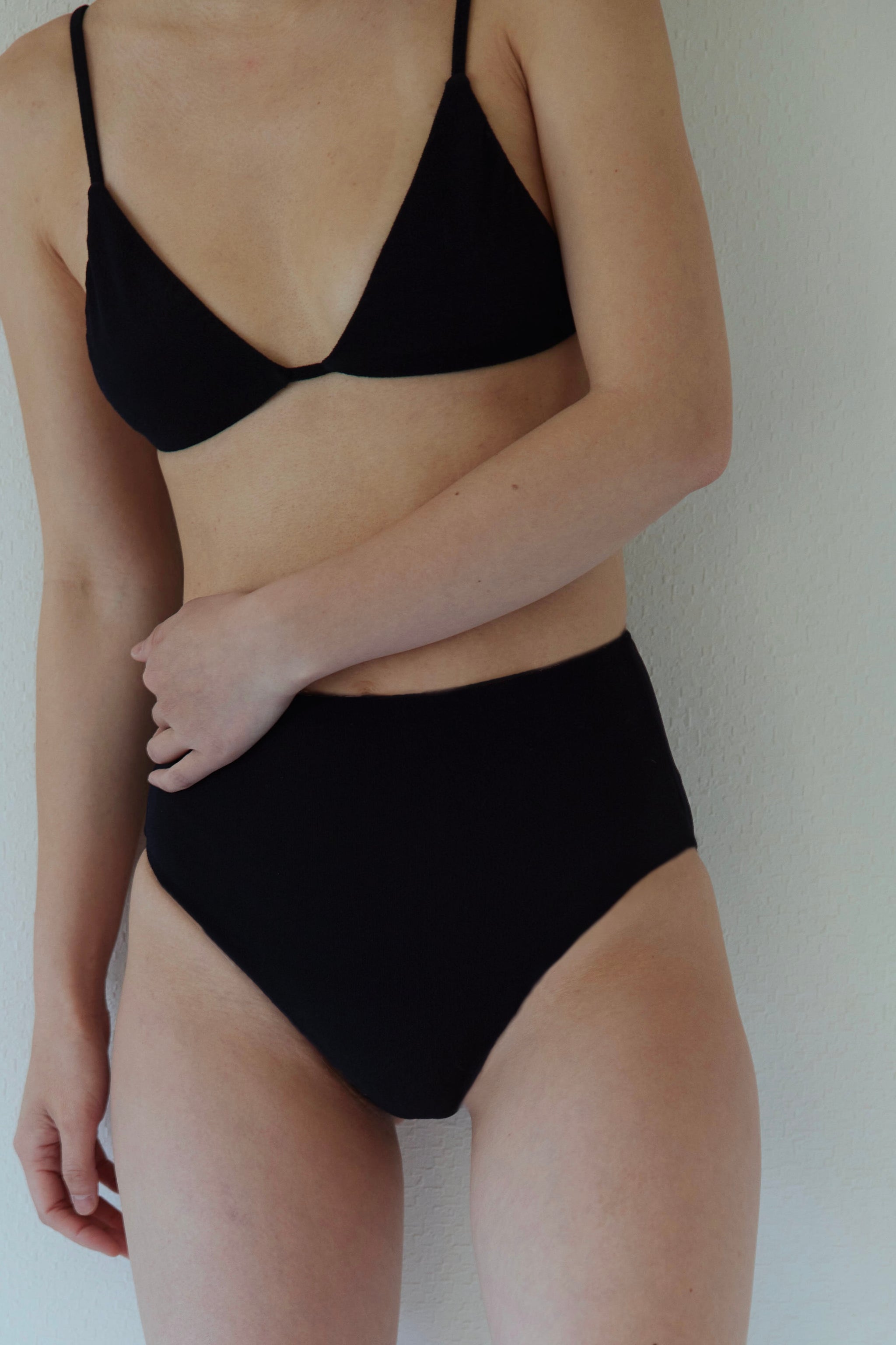専用★eit swim  水着 ♻Solid Bikini Top 黒 – eit swim〈イト スイム〉