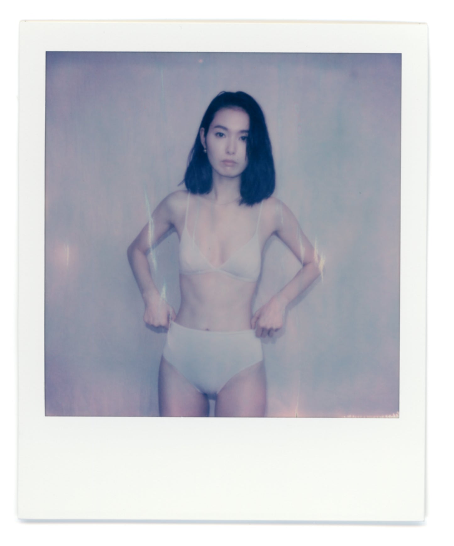 Back Line Bra & Mid-rise Shorts  White